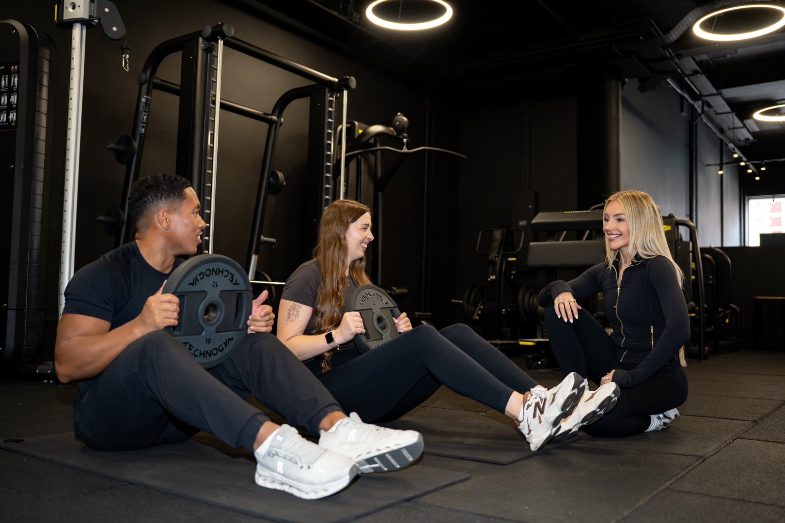 Leigh with two clients between sets